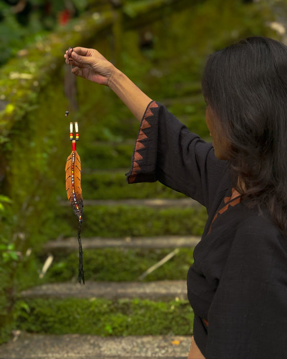 Eagle Feather Amulet Necklace – Adjustable Buffalo Leather Tribal Shaman Jewelry – Unisex Native Spirit Necklace – Indian Style Jewelry