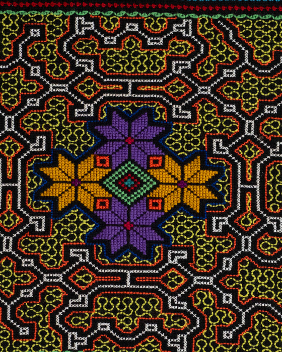 Hand-Embroidered Shipibo Altar Mat 37 cm
