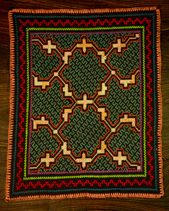 Hand-Embroidered Shipibo Altar Mat 40 cm