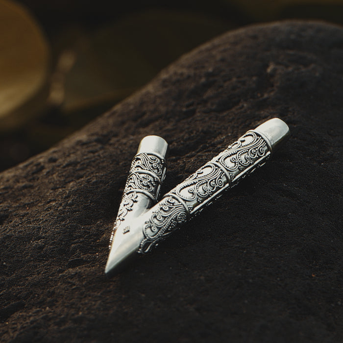 Ethnically patterned kuripe of silver