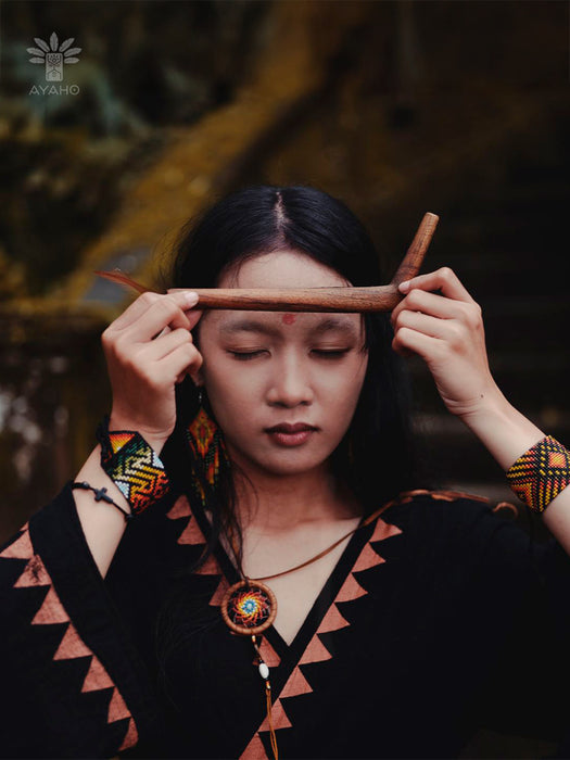 Made from sustainable teak wood, the TeakWood Tepi is an eco-friendly option for conscious consumers.