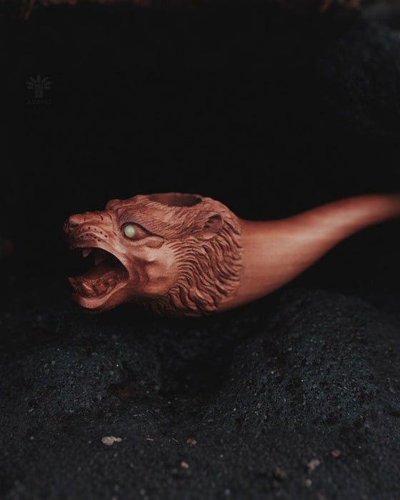 Exquisite smoking pipe featuring a lion design, perfect for collectors and enthusiasts seeking uniqueness.