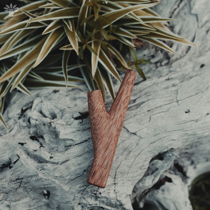 Hand-Carved Coconut Wood Kuripé