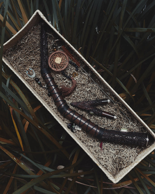 Made from sustainable rosewood, the Elite Rosewood Set Tepi Kuripe Pipe is an eco-friendly option for conscious consumers.