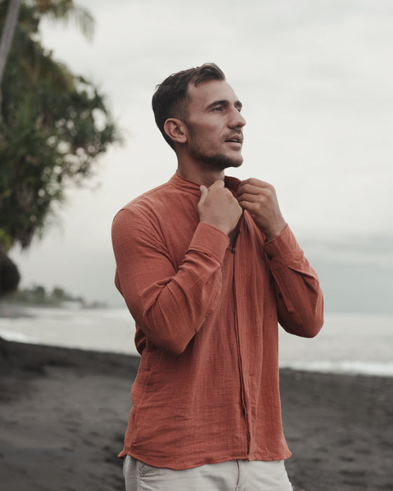 Men's and unisex boho clothing from Shaman Clothing, made of natural cotton. The collection includes tribal and Shipibo-inspired clothing, perfect for yoga and everyday wear.