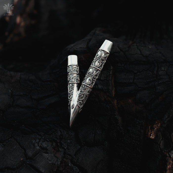 Ethnically patterned kuripe of silver