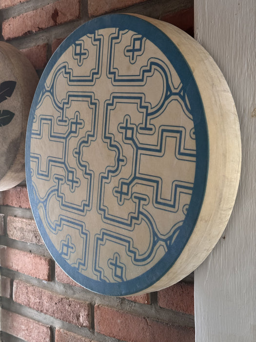 Authentic handmade shamanic drum 40 cm, ideal for rituals and ceremonies, promoting healing and deep meditation experiences.