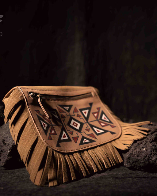 Immerse yourself in the ancient artistry of our Shipibo bag, meticulously handwoven with sacred Indian mandala patterns.