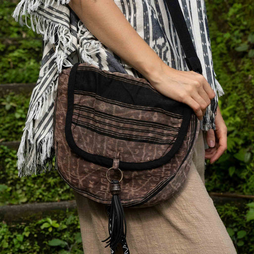 Embrace your inner wanderer with this grey shamanic boho shoulder bag. Its ethnic patterns and tassels evoke the spirit of festivals, making it a perfect companion for your most eclectic adventures.