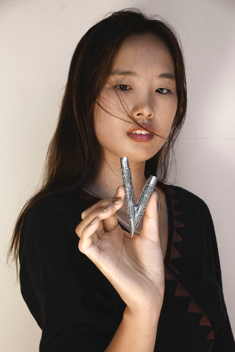 Ethnically patterned kuripe of silver