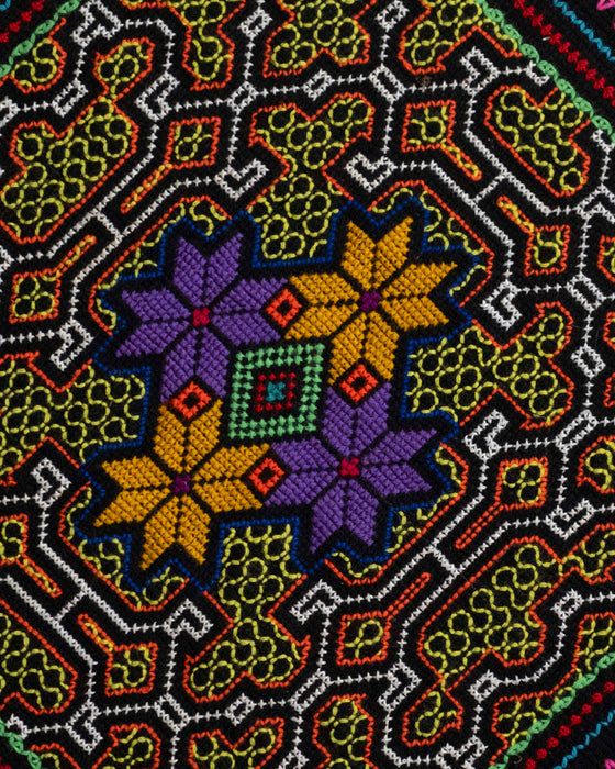 Hand-Embroidered Shipibo Altar Mat 37 cm