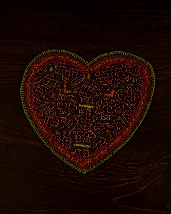 Hand-Embroidered Shipibo Love Altar Mat 19,5 cm