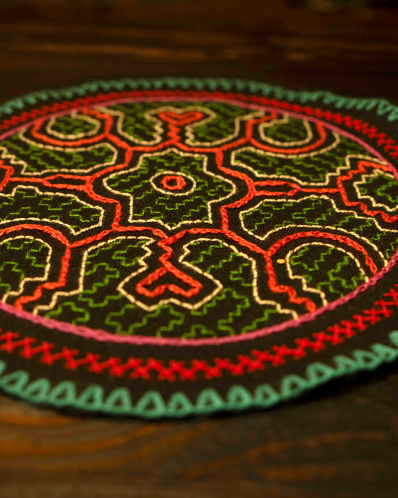 Hand-Embroidered Shipibo Altar Mat 21,5 cm