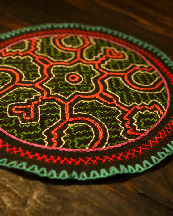 Hand-Embroidered Shipibo Altar Mat 21,5 cm
