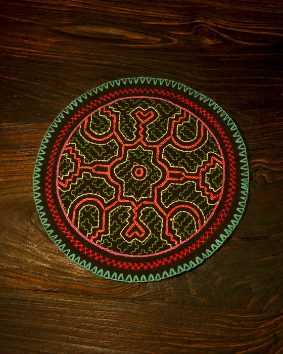 Hand-Embroidered Shipibo Altar Mat 21,5 cm
