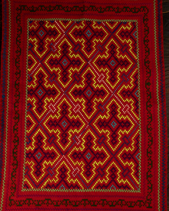 Hand-Embroidered Shipibo Altar Mat 46 cm