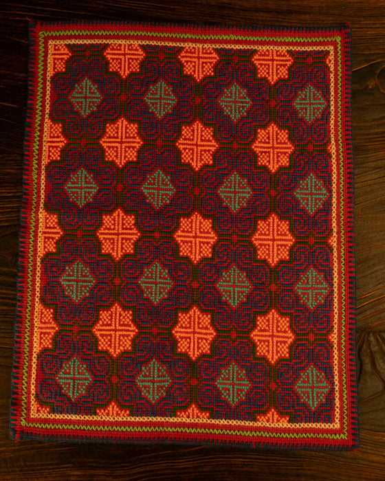 Hand-Embroidered Shipibo Altar Mat 44,5 cm