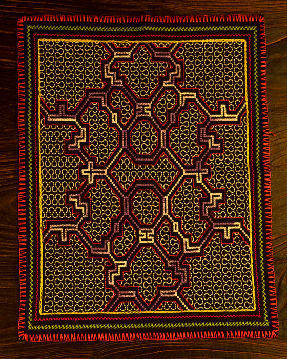 Hand-Embroidered Shipibo Altar Mat 41,5 cm