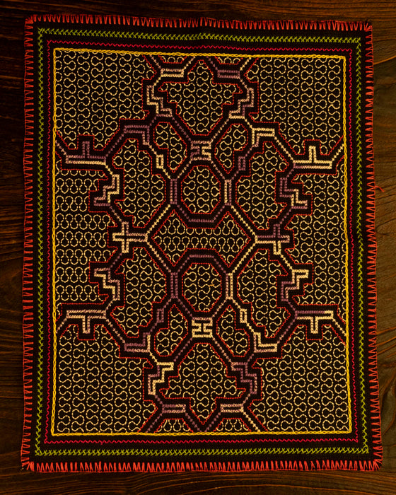 Hand-Embroidered Shipibo Altar Mat 41,5 cm
