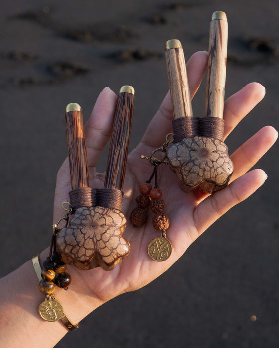 BANIAN wood Kuripe with bronze cups