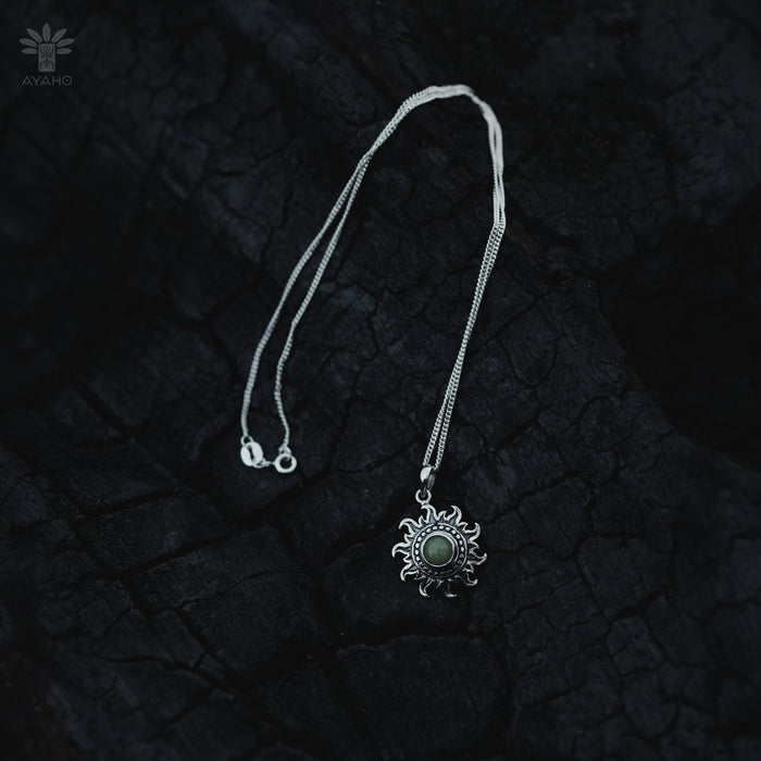 Elegant Ye Ming Zhu pendant amulet, featuring timeless charm and significance, perfect for any occasion.