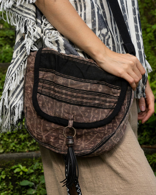 Handcrafted grey bag made from durable materials with dedicated rapé and kuripe compartments, perfect for meditation and travel