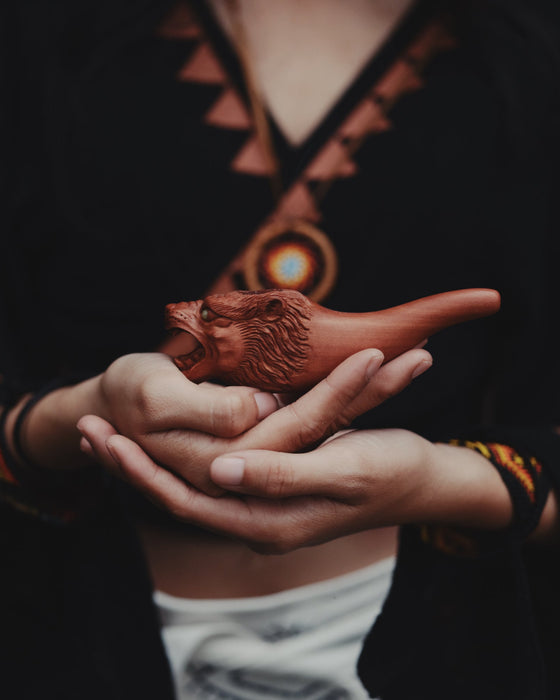 Artisan-crafted smoking pipe with a stunning lion design, perfect for daily use and enhancing your smoking enjoyment.
