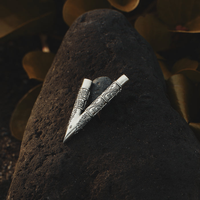 Ethnically patterned kuripe of silver