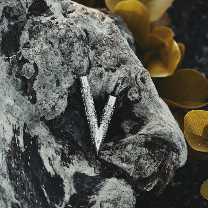 Ethnically patterned kuripe of silver