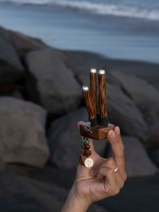 Double Coconut Wood Kuripe with Silver Cups