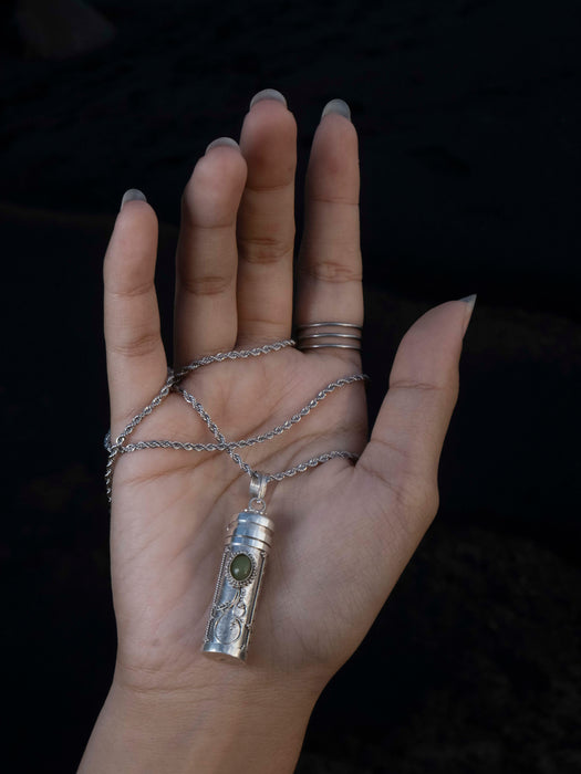 Silver Powder Bottle Amulet with Yumindzhu Stone