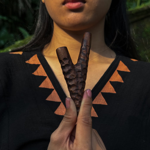 Channel ancient traditions with this Rosewood Kuripe, a shamanic tool and necklace applicator for personal Rapéh use, a unique gift of herbal wisdom.