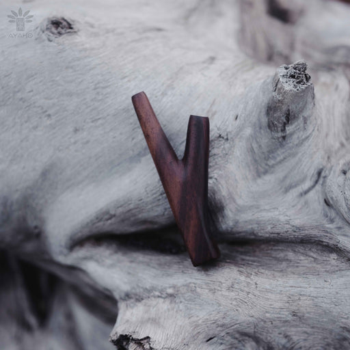 Experience the grounded simplicity of this Rose Wood Kuripe, a traditional hape applicator. This handcrafted tool, essential for hape snuff rituals, resonates with the harmony of nature, offering a direct connection to the earth's energy.