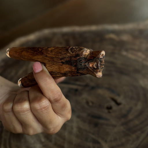 Kuripe pipe made of mango wood featuring a bear design, intended for rituals
