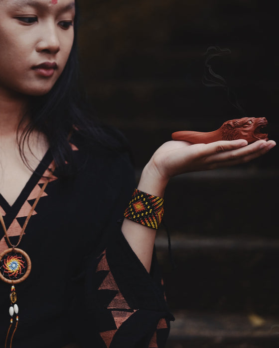 Exquisite smoking pipe featuring a lion design, perfect for collectors and enthusiasts seeking uniqueness.