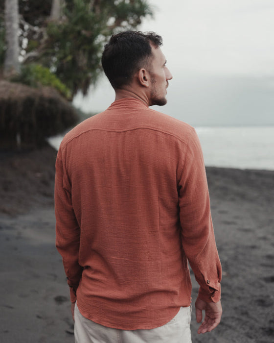 Men's and unisex clothing from Shaman Clothing, made from cotton, in tribal and Shipibo styles, perfect for yoga and everyday wear.