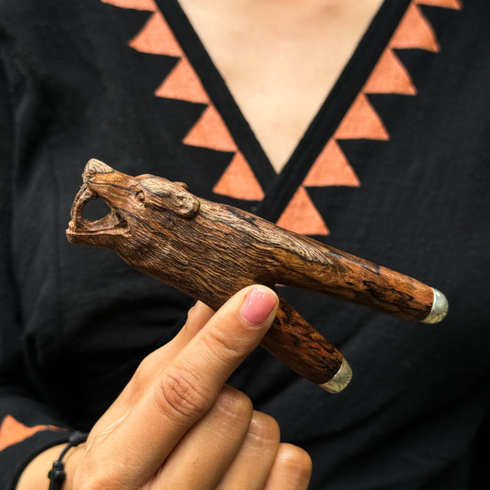 Unique mango wood kuripe pipe with a bear totem, perfect for rituals.