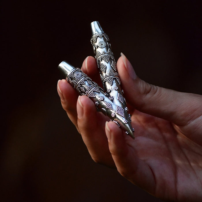 Ethnically patterned kuripe of silver