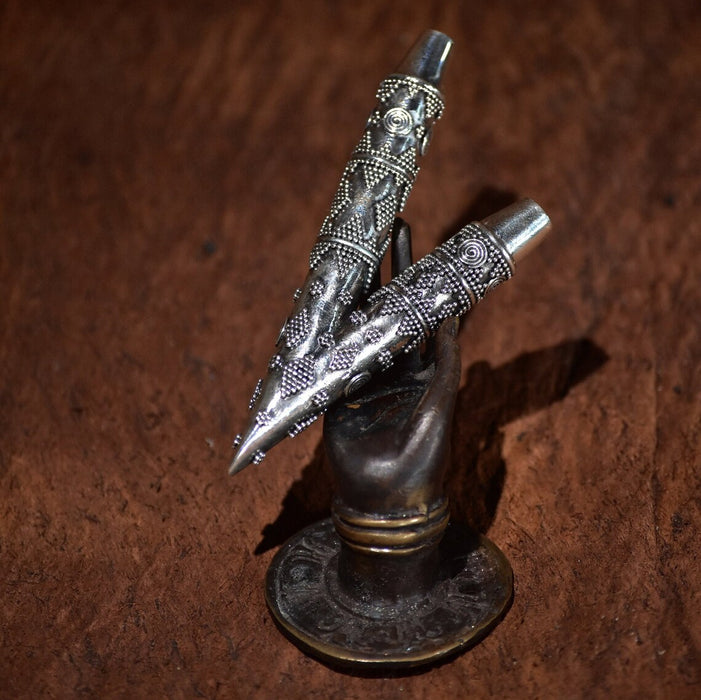 Ethnically patterned kuripe of silver