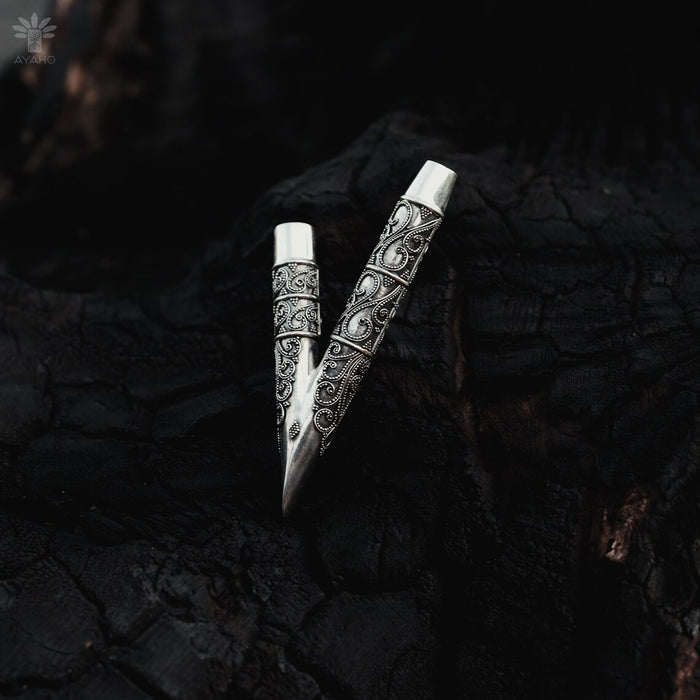 Ethnically patterned kuripe of silver