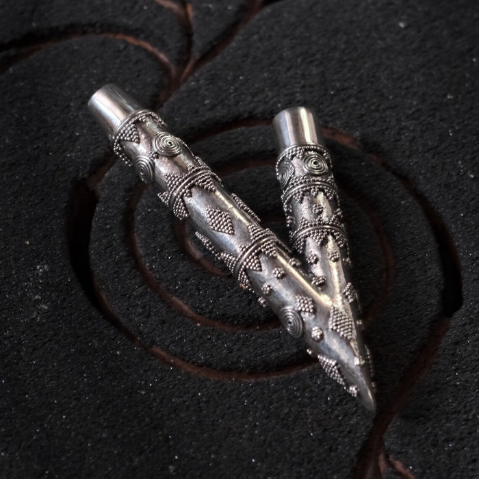 Ethnically patterned kuripe of silver