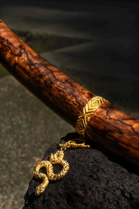 Tepi Mango Root Hapé Applicator with 22k Gold Bronze