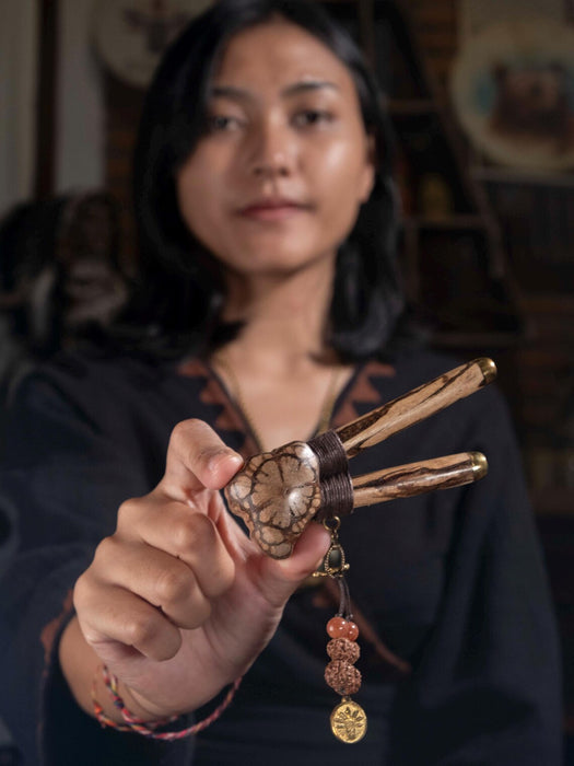 BANIAN wood Kuripe with bronze cups