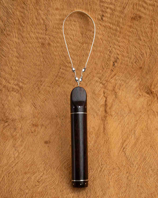 Upgrade your oral care with our Palissandre and Sterling Silver Tongue Scraper. Crafted from exquisite wood and antibacterial silver, it effectively removes plaque, ensuring a cleaner, healthier mouth.